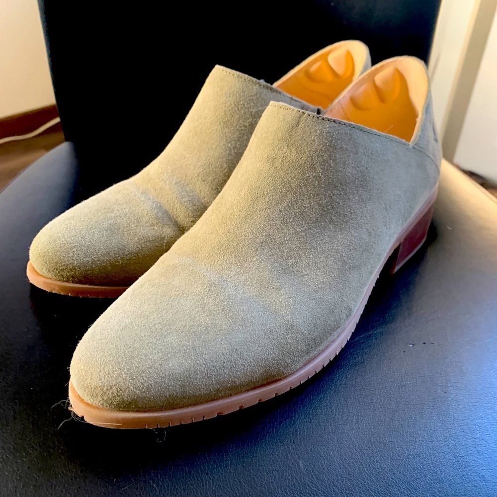 Sienna Shootie by Hushpuppies, Olive Suede